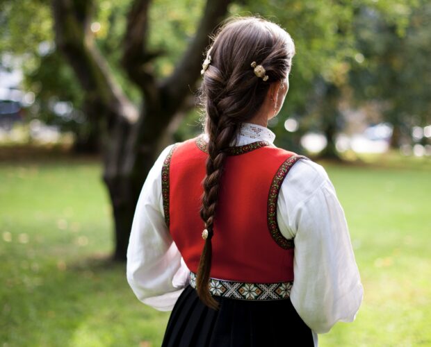 Pynt bunaden, stakken eller festdrakten