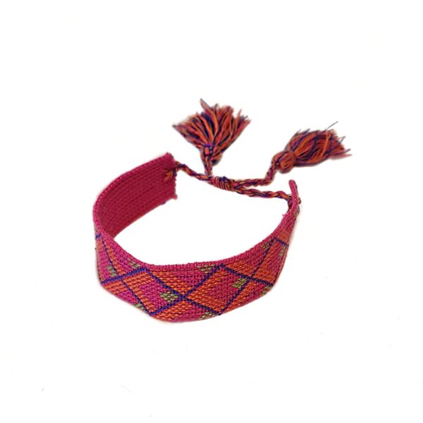 Salg. Knyte armbånd med dusker – cerise/orange/lime/blå