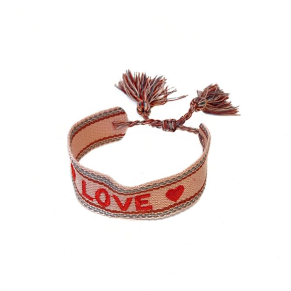 SALG. Knyte armbånd med dusker Love – lys rosa/rød/lys blå/terra cotta