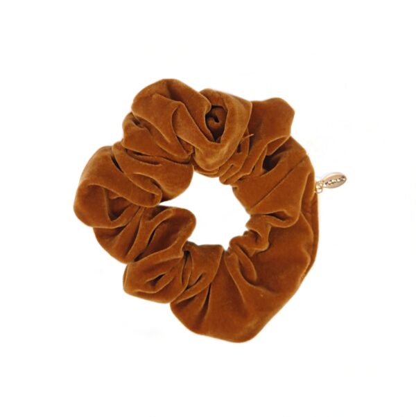 Hårstrikk scrunchies luxusvelur – Cognac