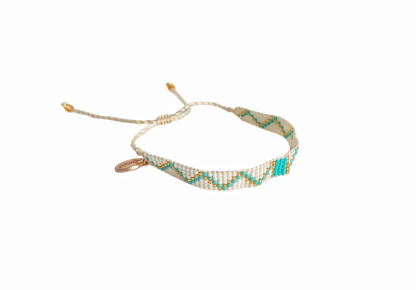 Vevd armbånd med små perler – Hvit/turkis/gull