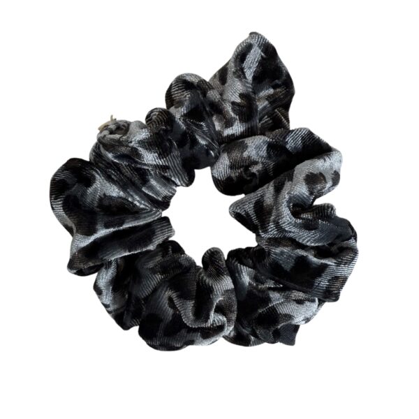 SALG. Hårstrikk scrunchies leopard velur – Mørk blågrå
