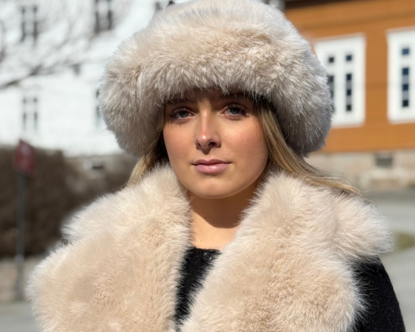 Stor Aurora fuskepels hatt – Lys beige