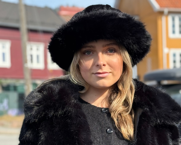 Stor Aurora fuskepels hatt – Sort