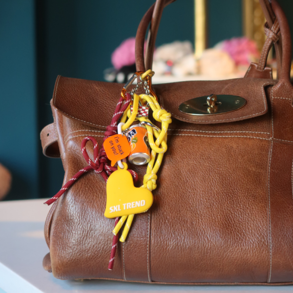 Bag charm stor – Oransje fanta