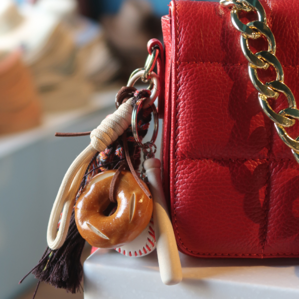 Bag charm stor –  Brun Bagel