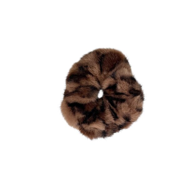 Fuskepels scrunchie hårstrikk – Leo lys