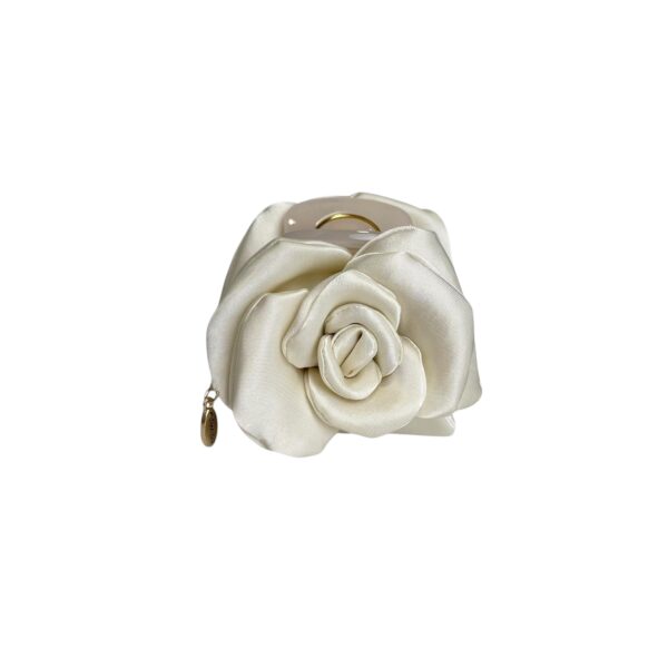 Hårklype blomst satenglook – Creme