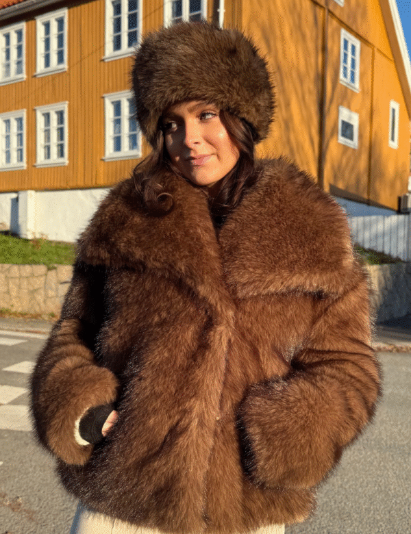 Elise fuskepels jakke –  Brun