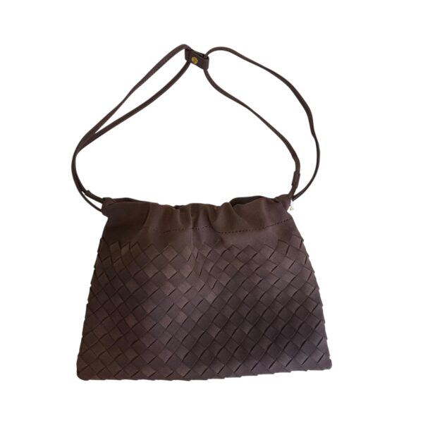 Flettet vegansk veske/clutch – Sjokoladebrun