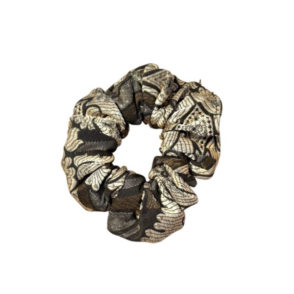 SALG. Hårstrikk scrunchie exclusive – Gull/sort