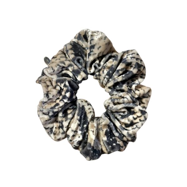 Hårstrikk scrunchies snake velur – Beige