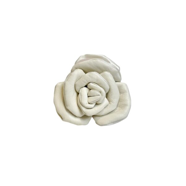 Angelina hårklype blomst leather look – Creme