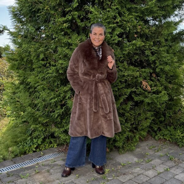 Tokyo fuskpels kåpe – Taupe