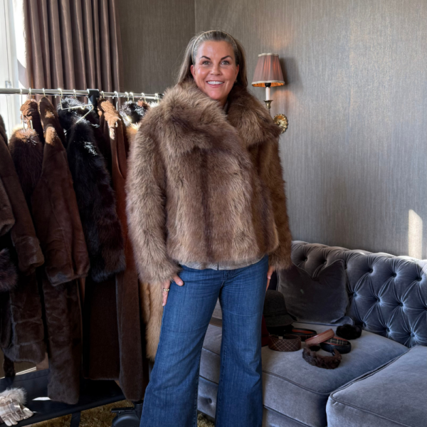 St. Moritz fuskepels jakke kort – Wolf