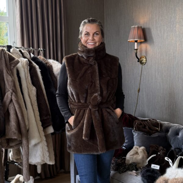 Alaska fuskepels vest uten hette – Minkbrun