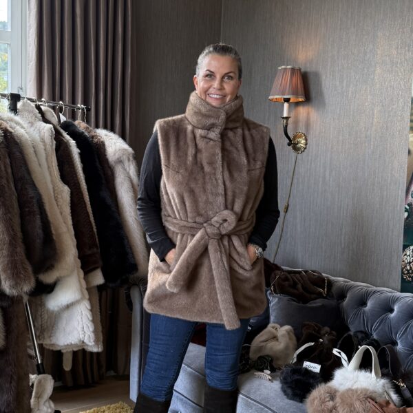 Alaska fuskepels vest uten hette –  Taupe