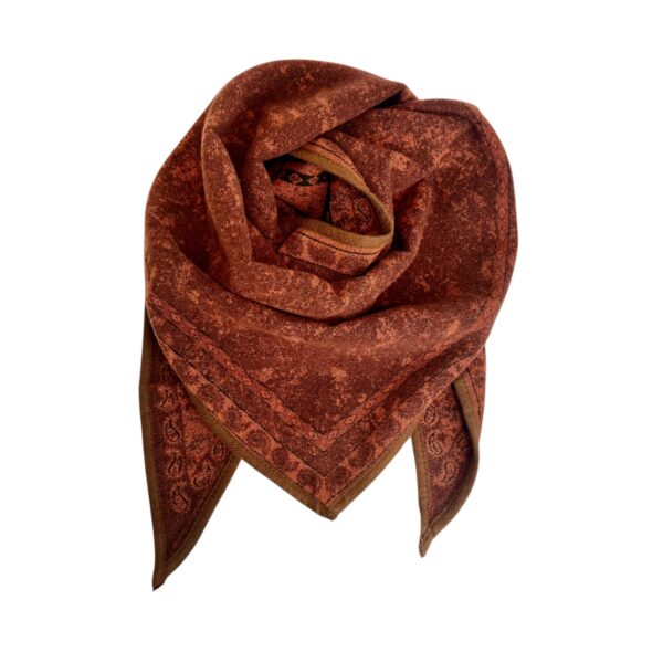Trekantskjerf med paisley – Rustrød/sort/kamel